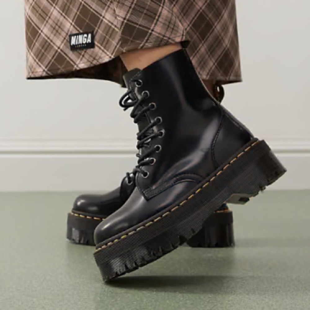 Dr marten platform boots